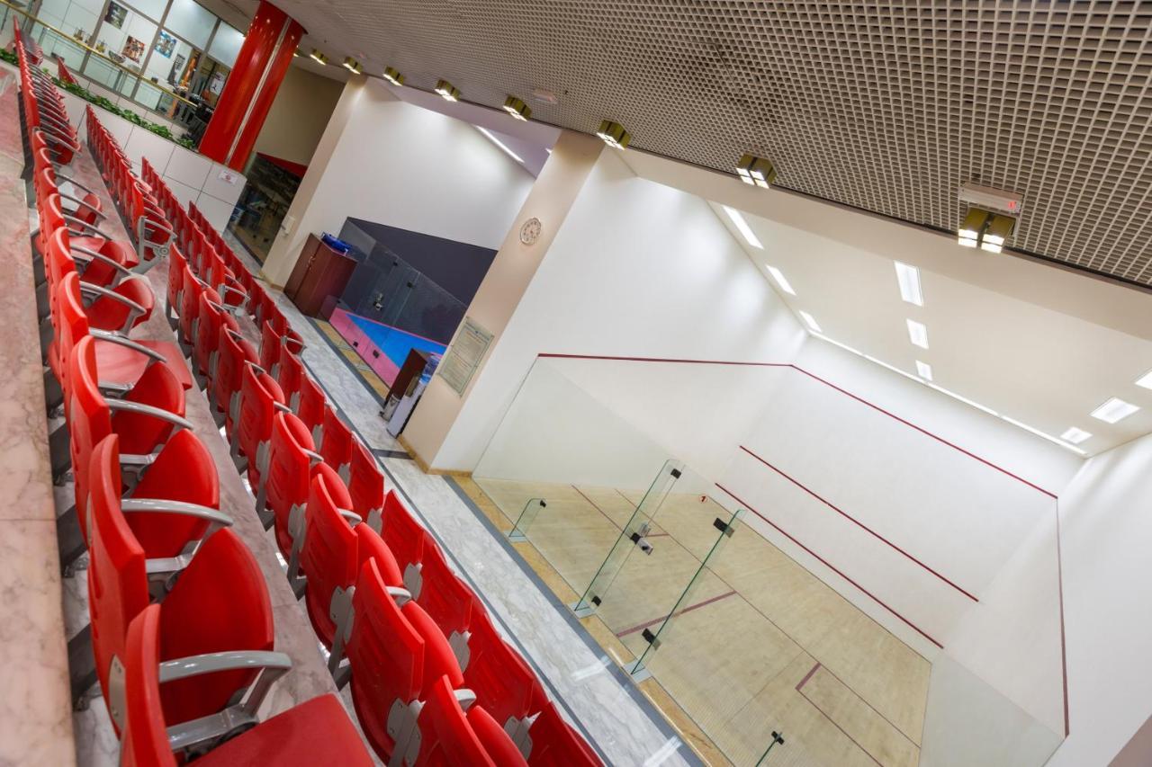 오피서 클럽 앤 호텔 아부다비 외부 사진 The squash court at the University of Nottingham