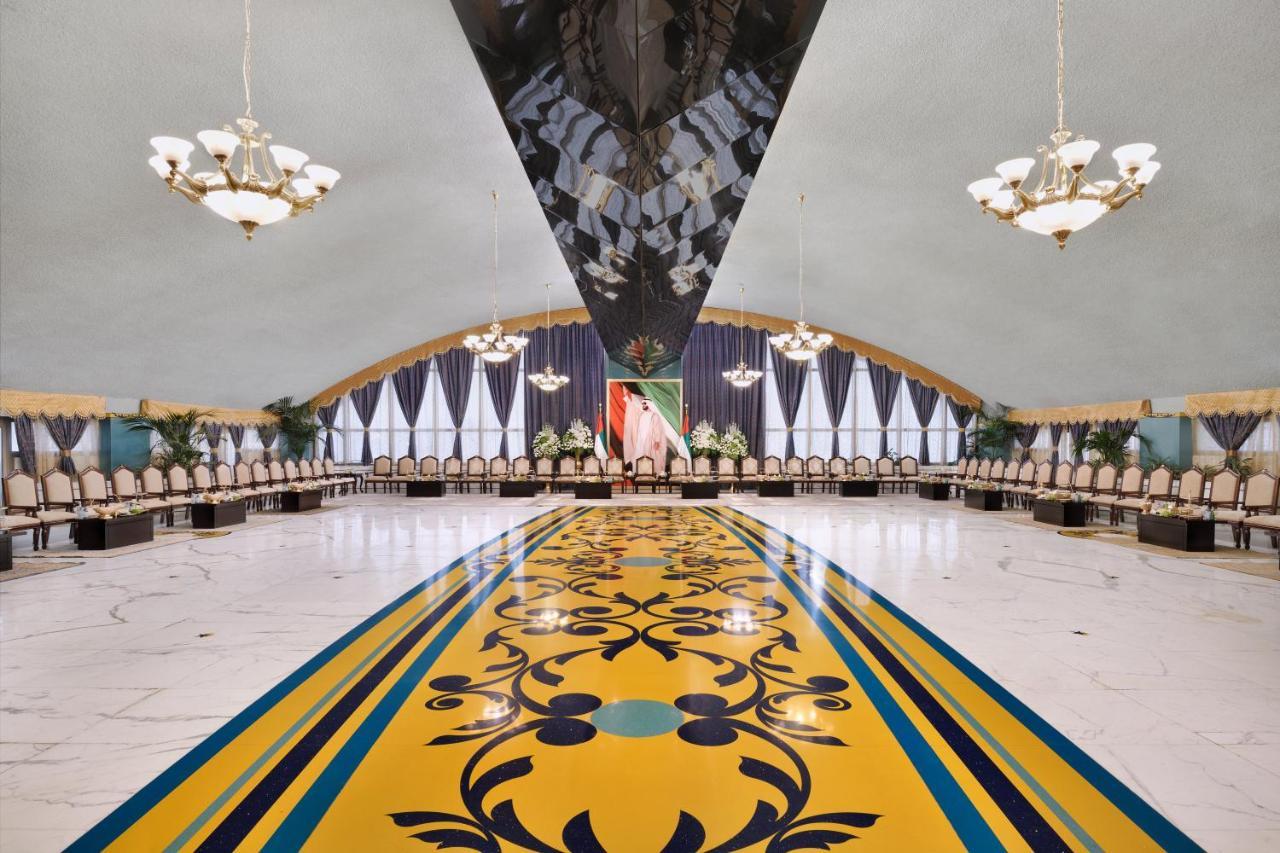 오피서 클럽 앤 호텔 아부다비 외부 사진 The interior of the conference hall