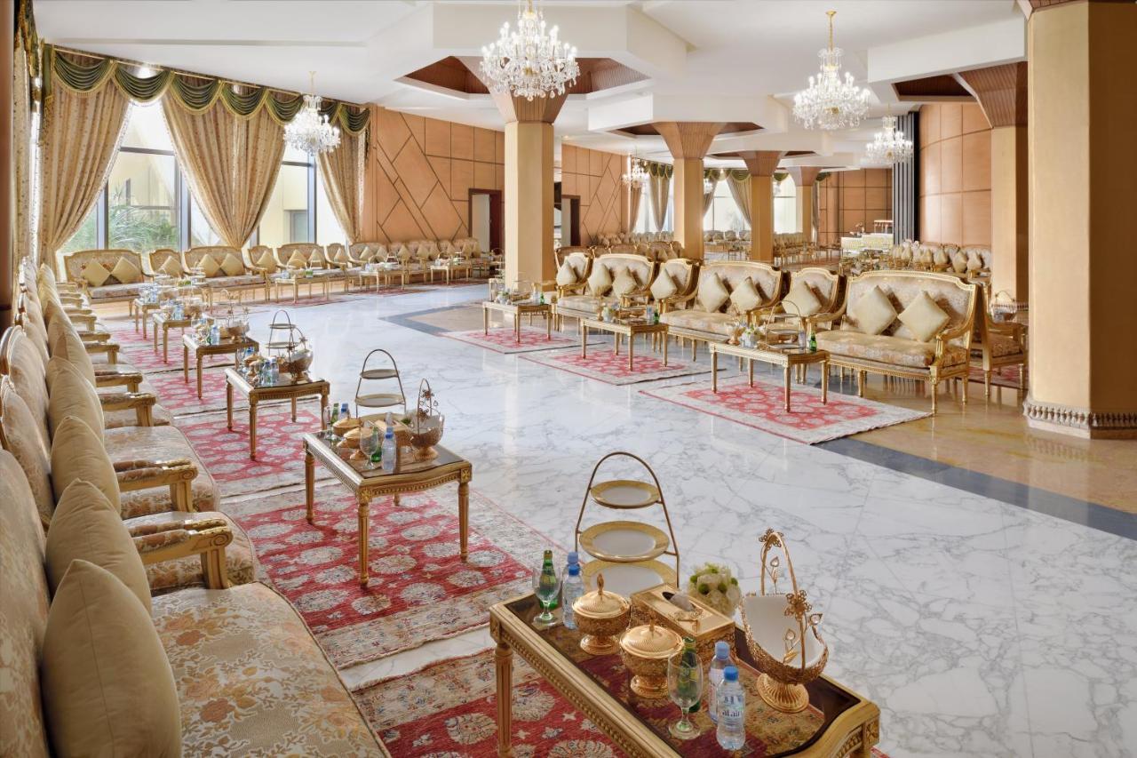 오피서 클럽 앤 호텔 아부다비 외부 사진 The Majlis Al Arab Ballroom