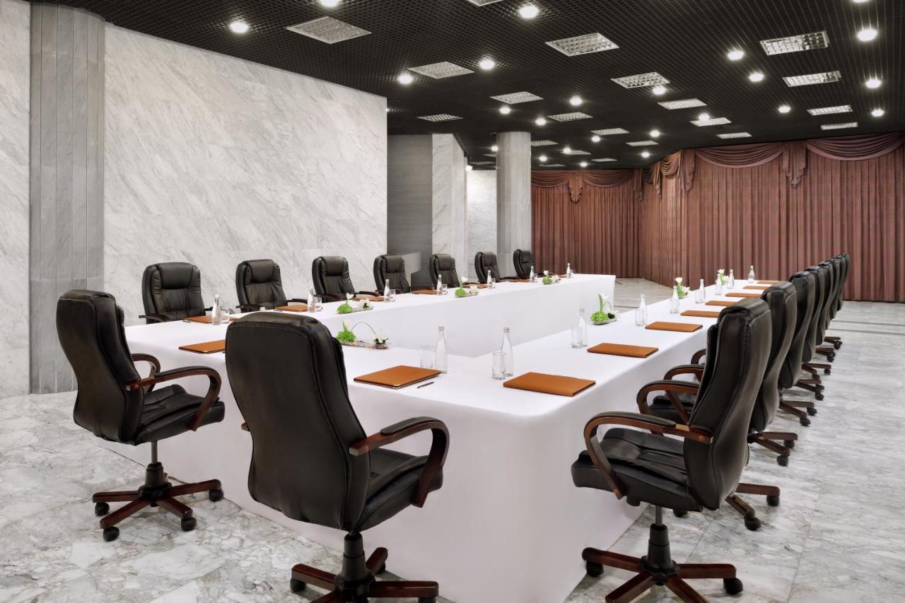 오피서 클럽 앤 호텔 아부다비 외부 사진 Boardroom