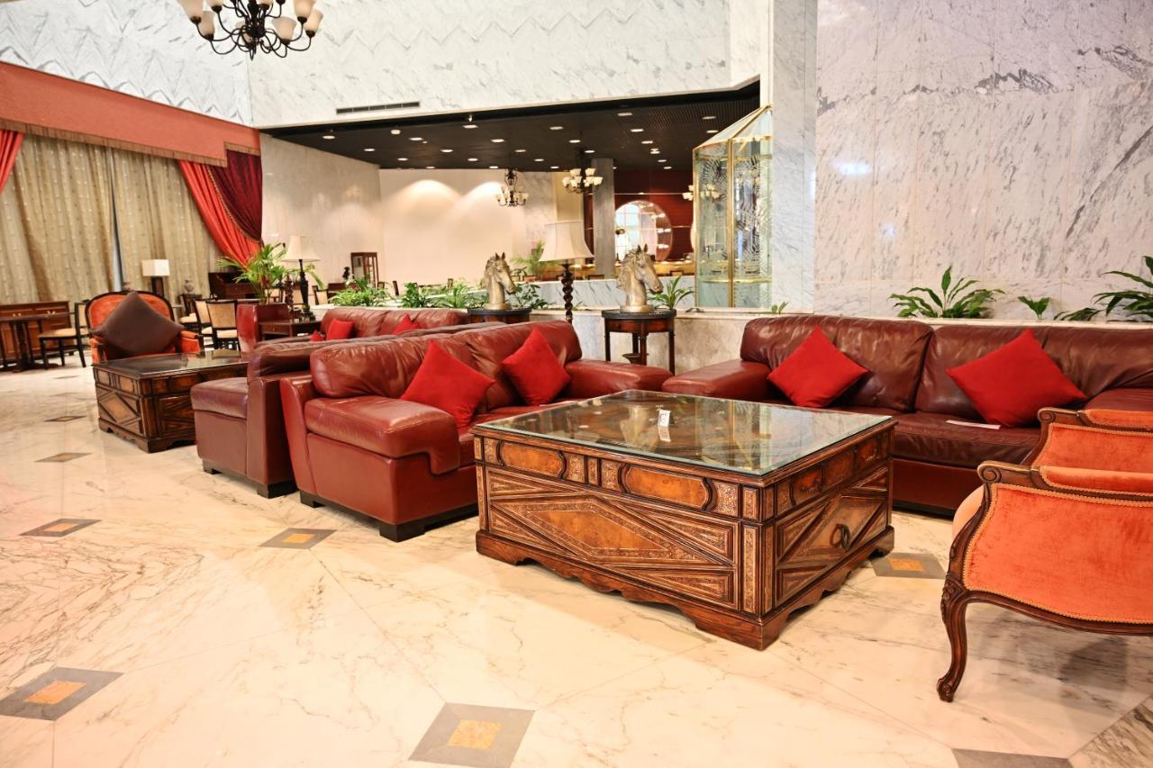 오피서 클럽 앤 호텔 아부다비 외부 사진 Lobby