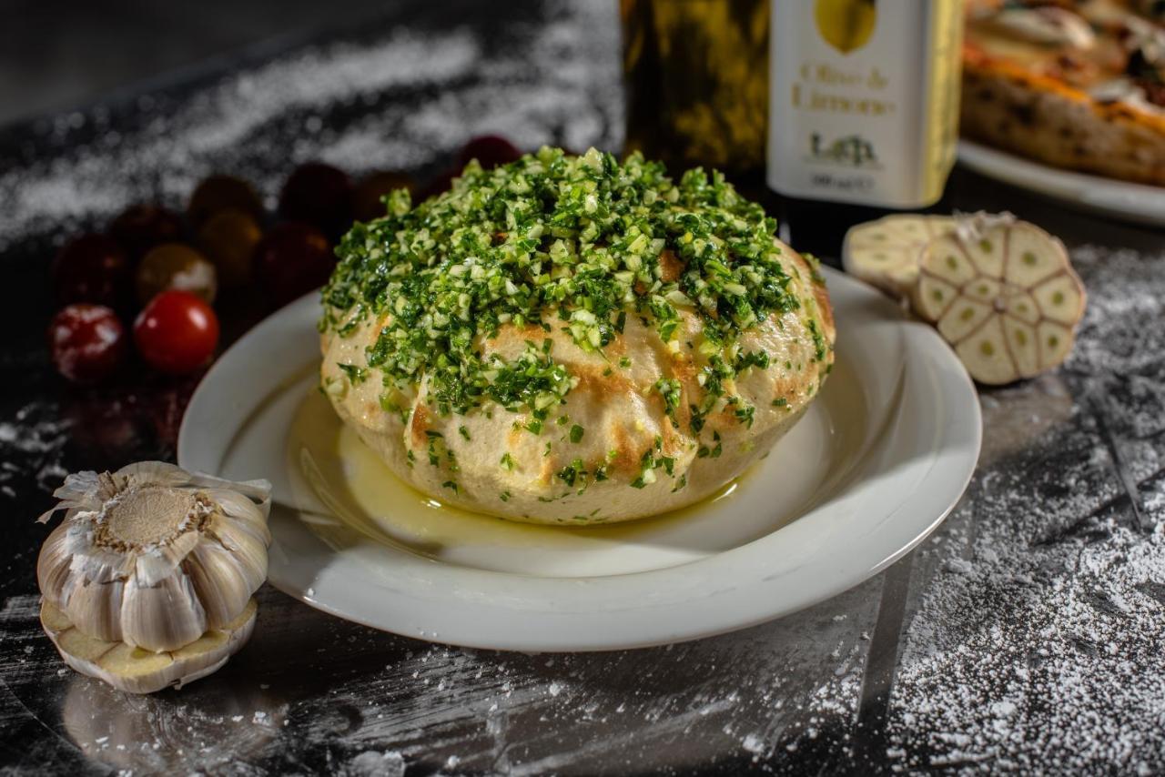 오피서 클럽 앤 호텔 아부다비 외부 사진 A prepared artichoke