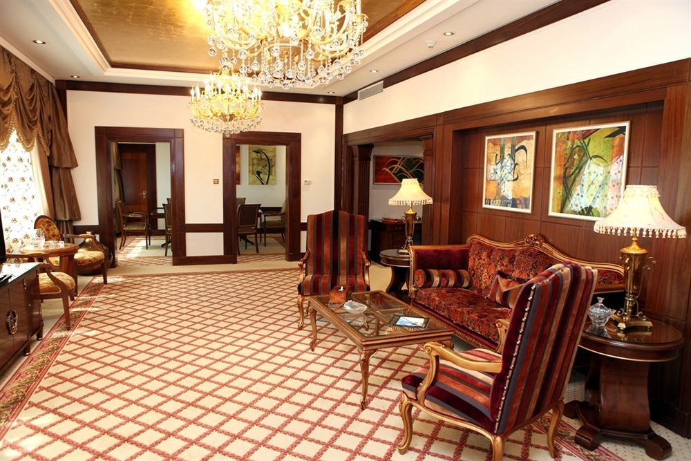 오피서 클럽 앤 호텔 아부다비 외부 사진 Interior of the Presidential Suite