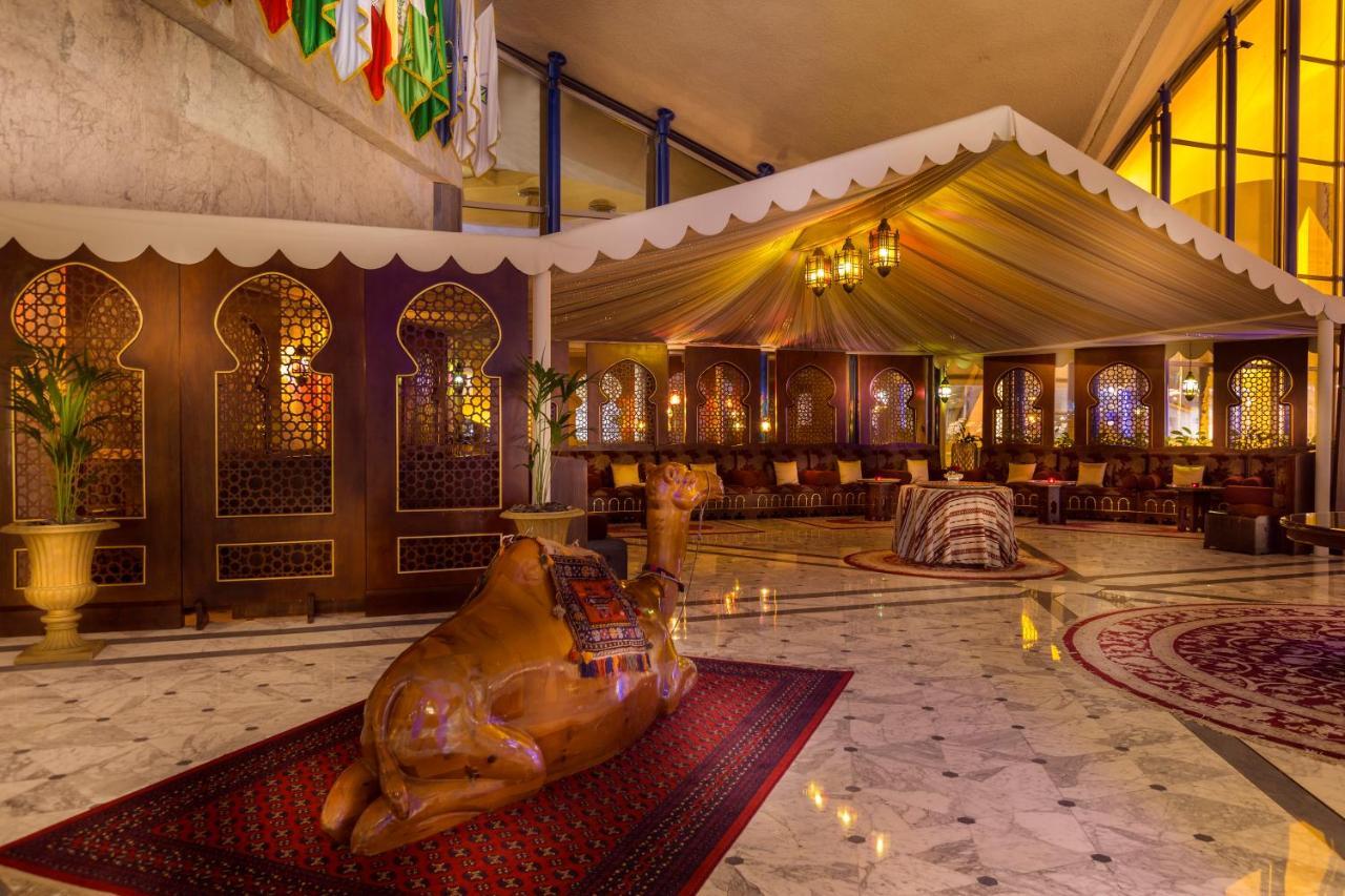 오피서 클럽 앤 호텔 아부다비 외부 사진 The lobby of the hotel